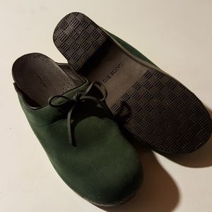 WOMEN'S LANDS'END SLIP ON CLOGS SIZE US 9B